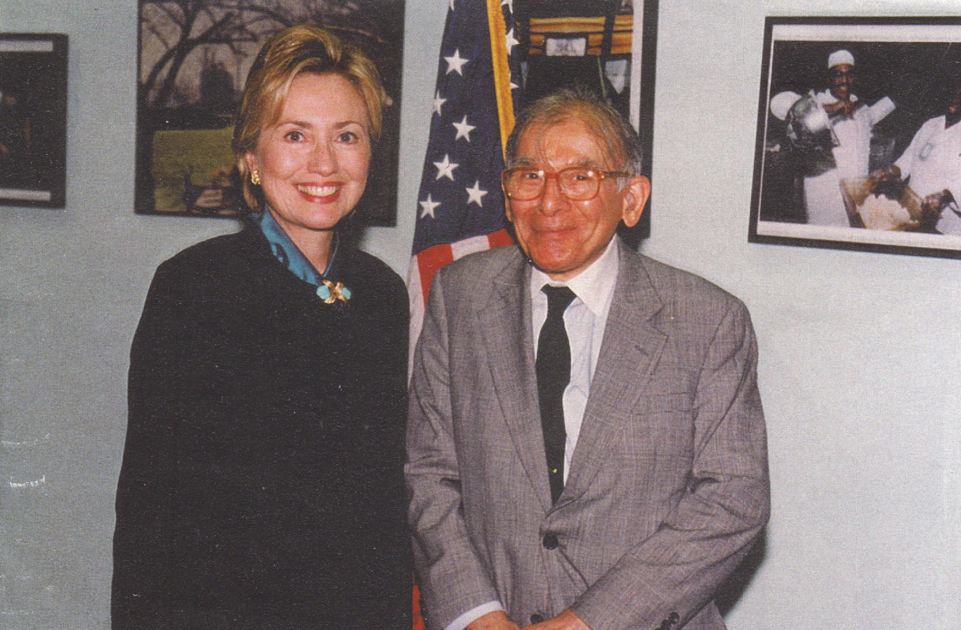 RJL Levinsohn, Robert & Hillary Clinton, early 2000s.jpg