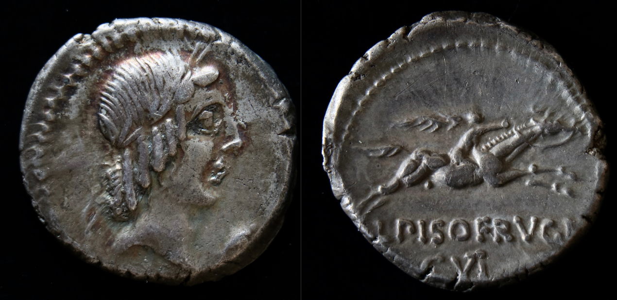 Römische Republik – RRC 340:1, Denar, Piso Frugi, Apollo:Reiter.png