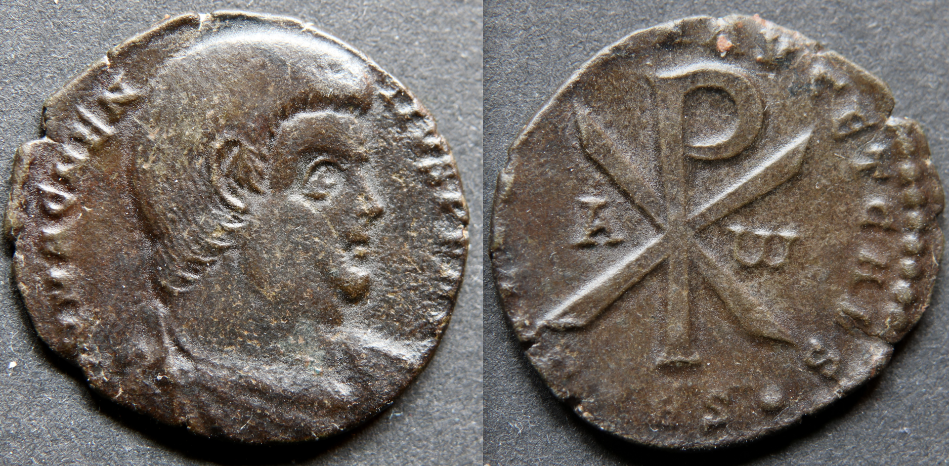 Rom – Magnentius, AE2, Trier, Chi-Rho.png