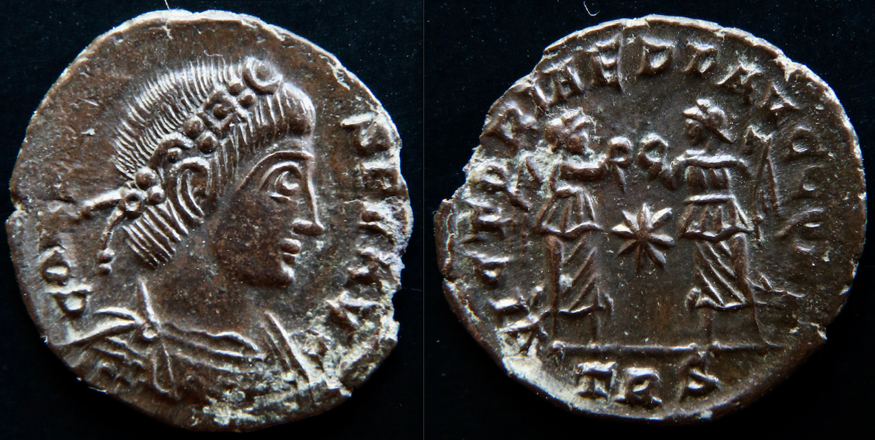 Rom – Constans, AE 3, Zwei Victorien, Trier.png