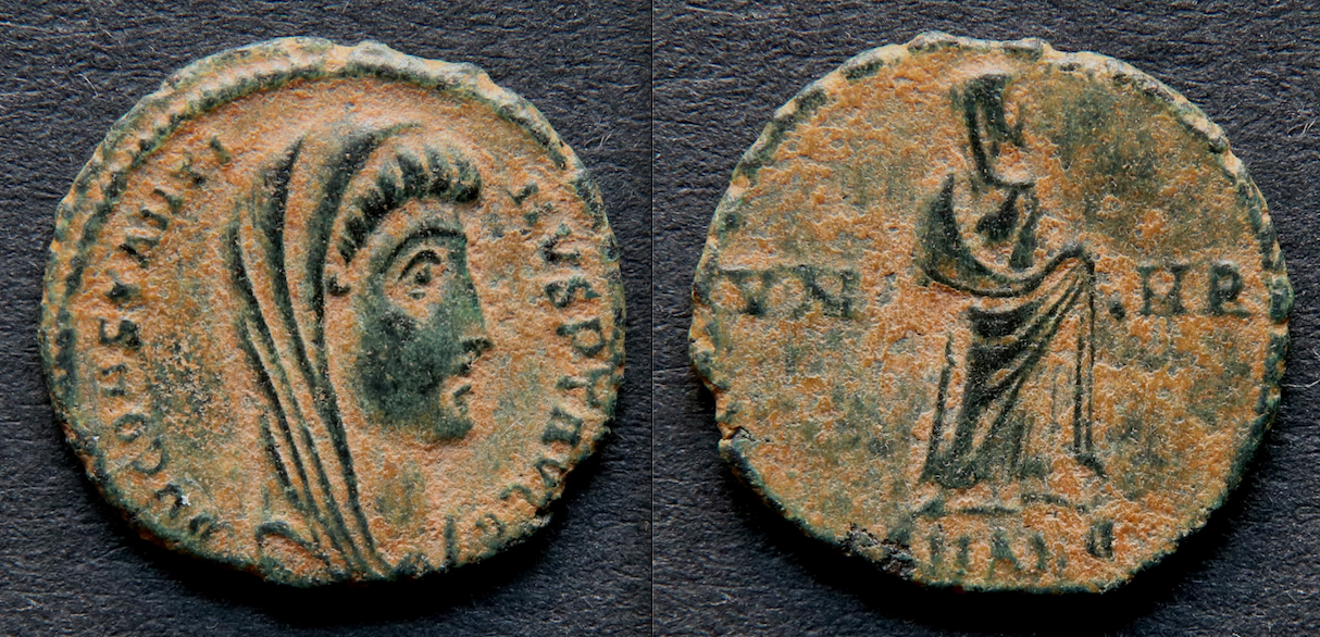Rom – Konstantin der Große, postum, AE 3, Togatus.png