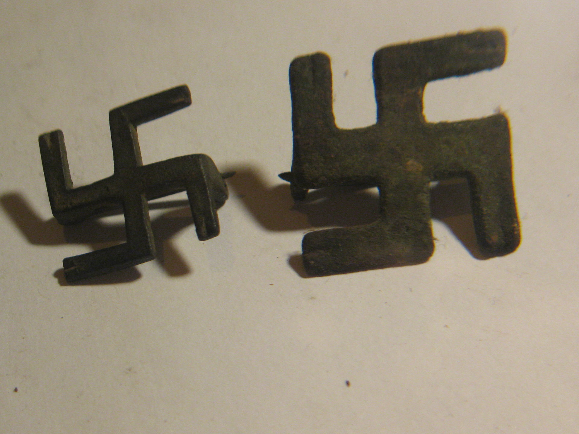 roman fibulas and coins 001.JPG