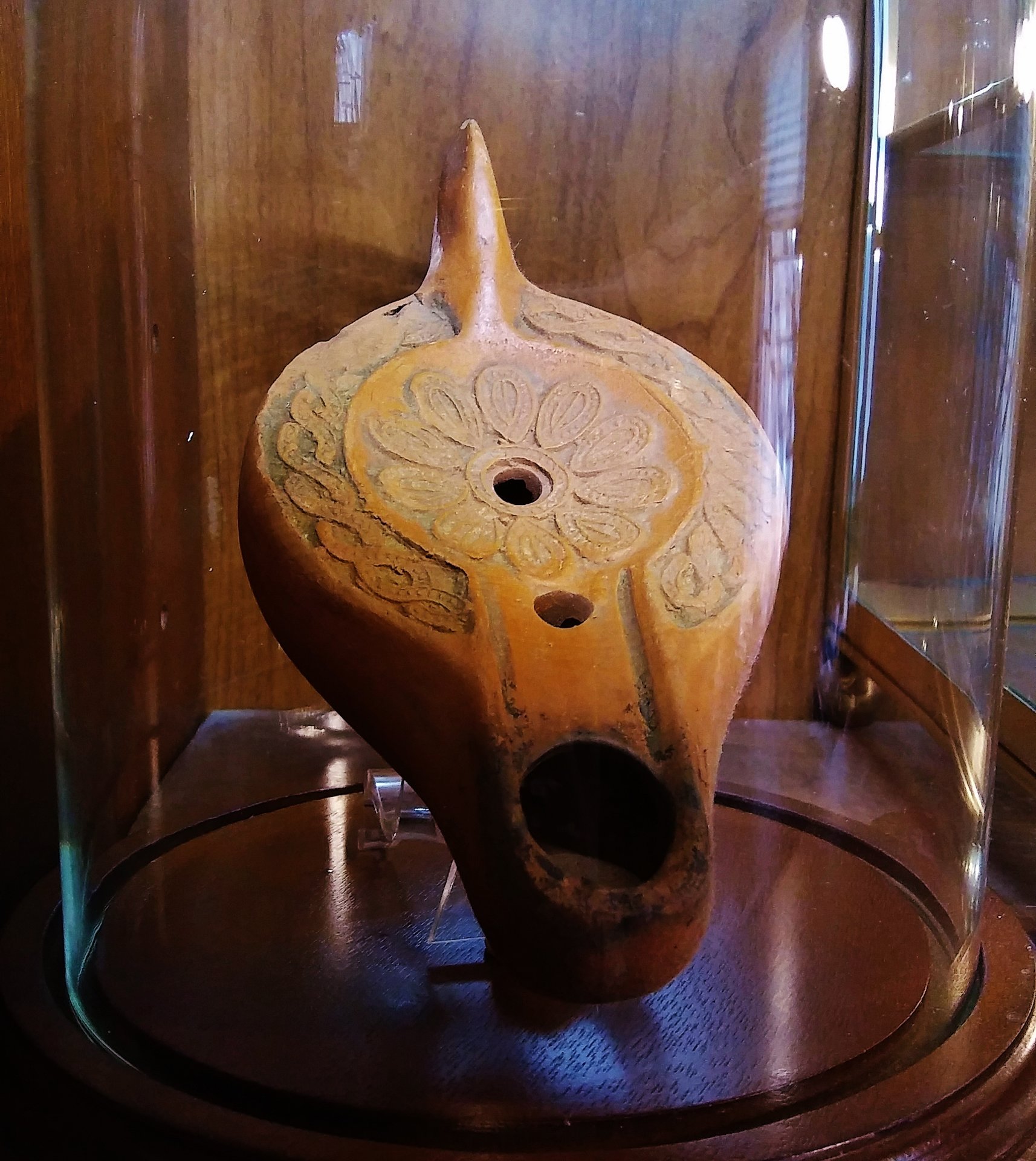 Roman oil lamp.jpg