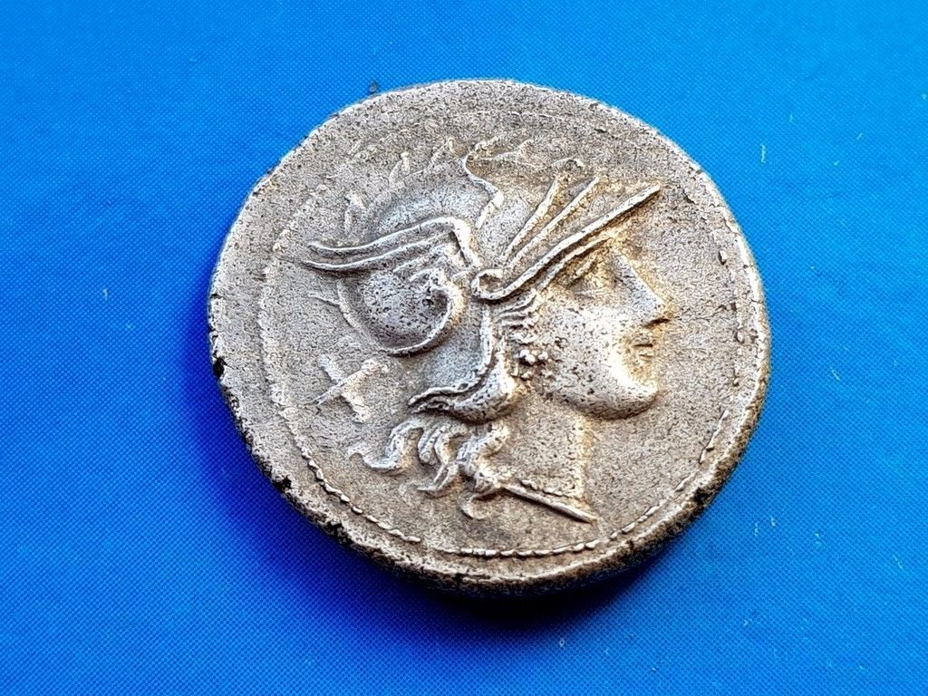 roman republic ar 3.4 g 18.4 mm obv.jpg