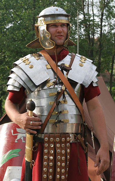 Roman_soldier_in_lorica_segmentata_1-cropped.jpg
