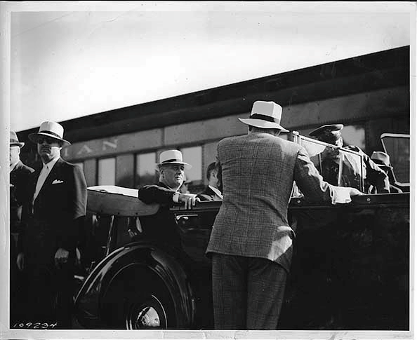 roosevelt arrives by train.png