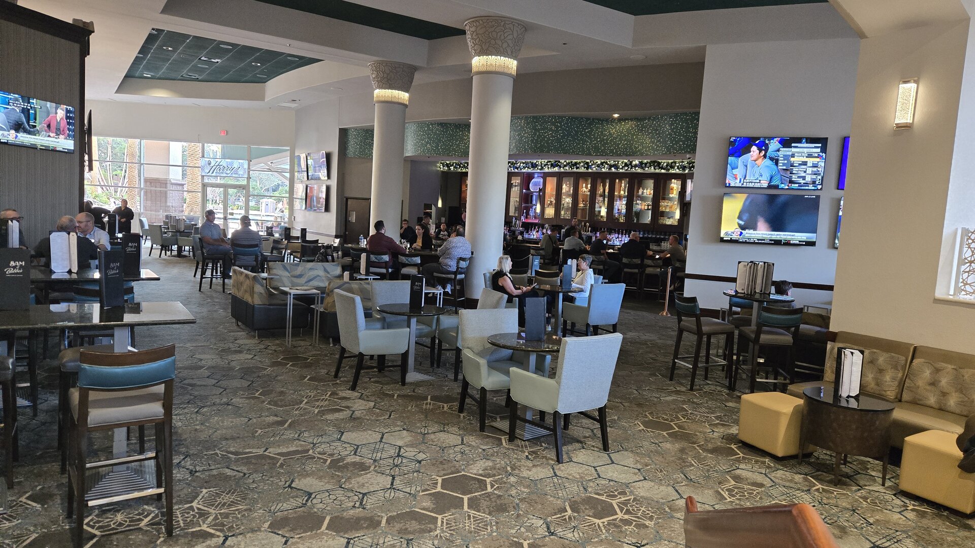 Rosen Centre Hotel Bar.jpg