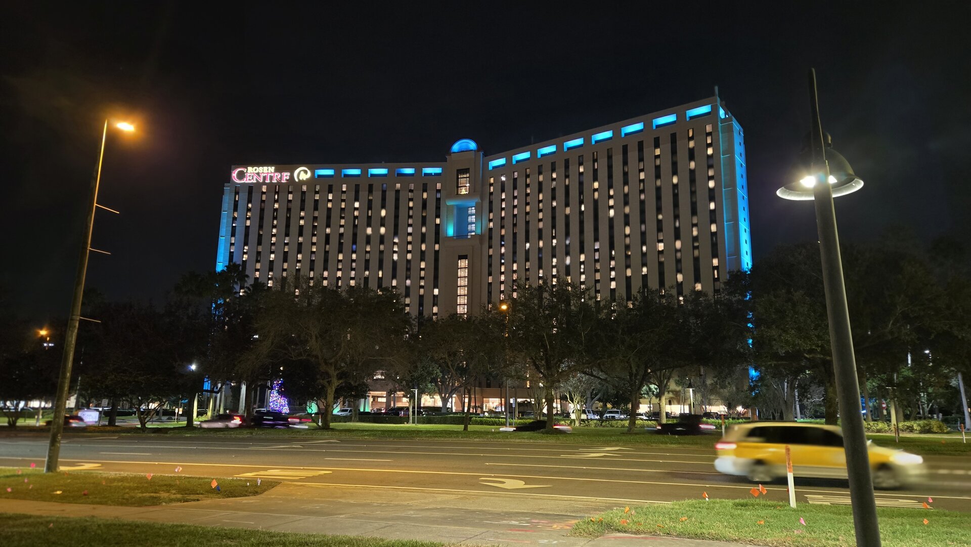 Rosen Centre Hotel @ Night.jpg