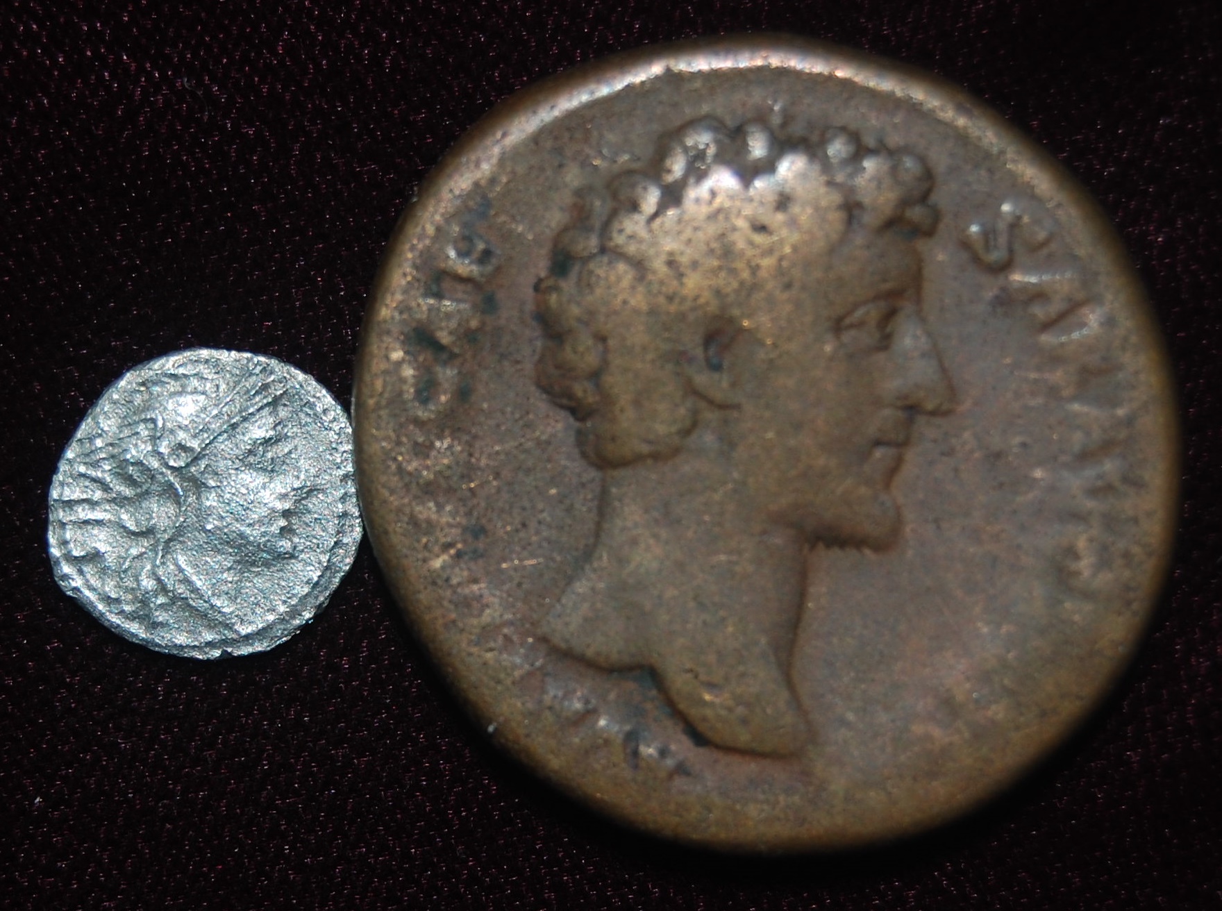 RR AR Sestertius 211-208BCE vs RE AE Sestertius Marcus Aurelius 161-180AD.JPG