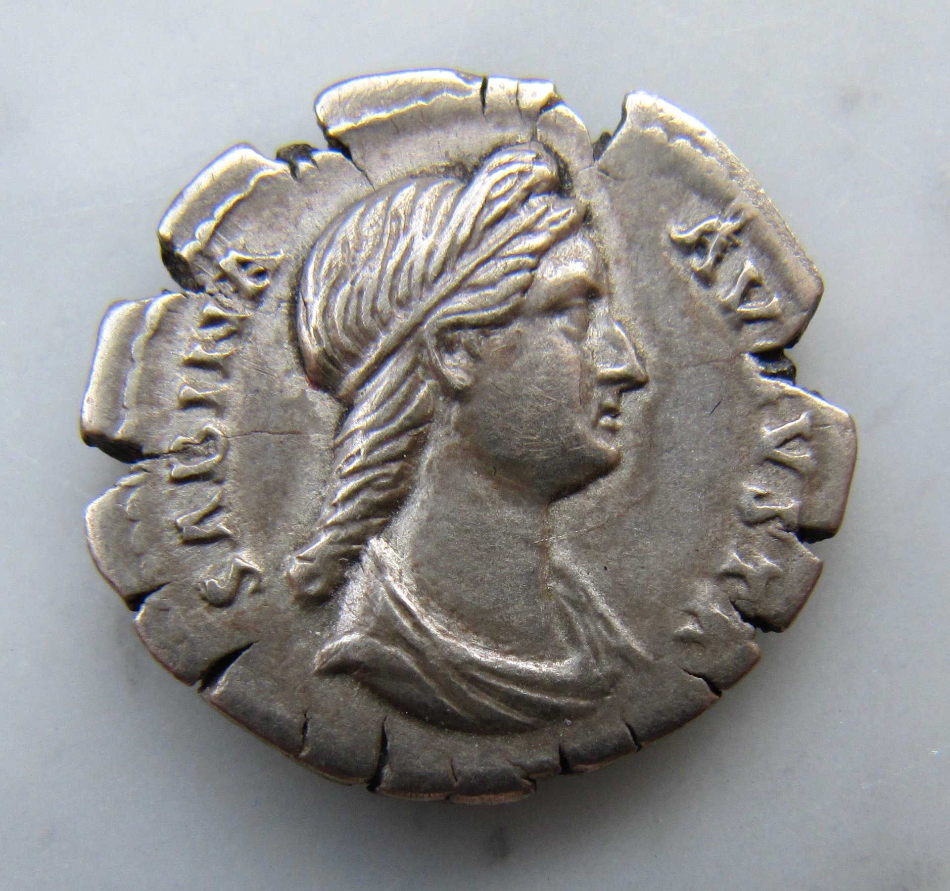 Sabina denarius Junoni Regina-Obv - 1.jpg