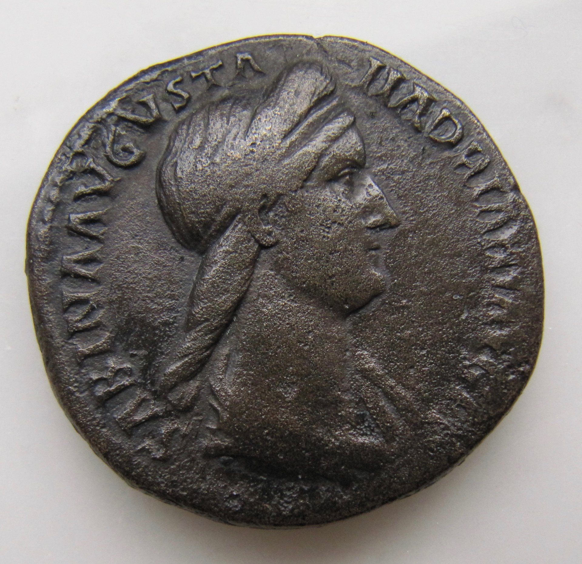 Sabina sestertius-generi-obv - 1.jpg