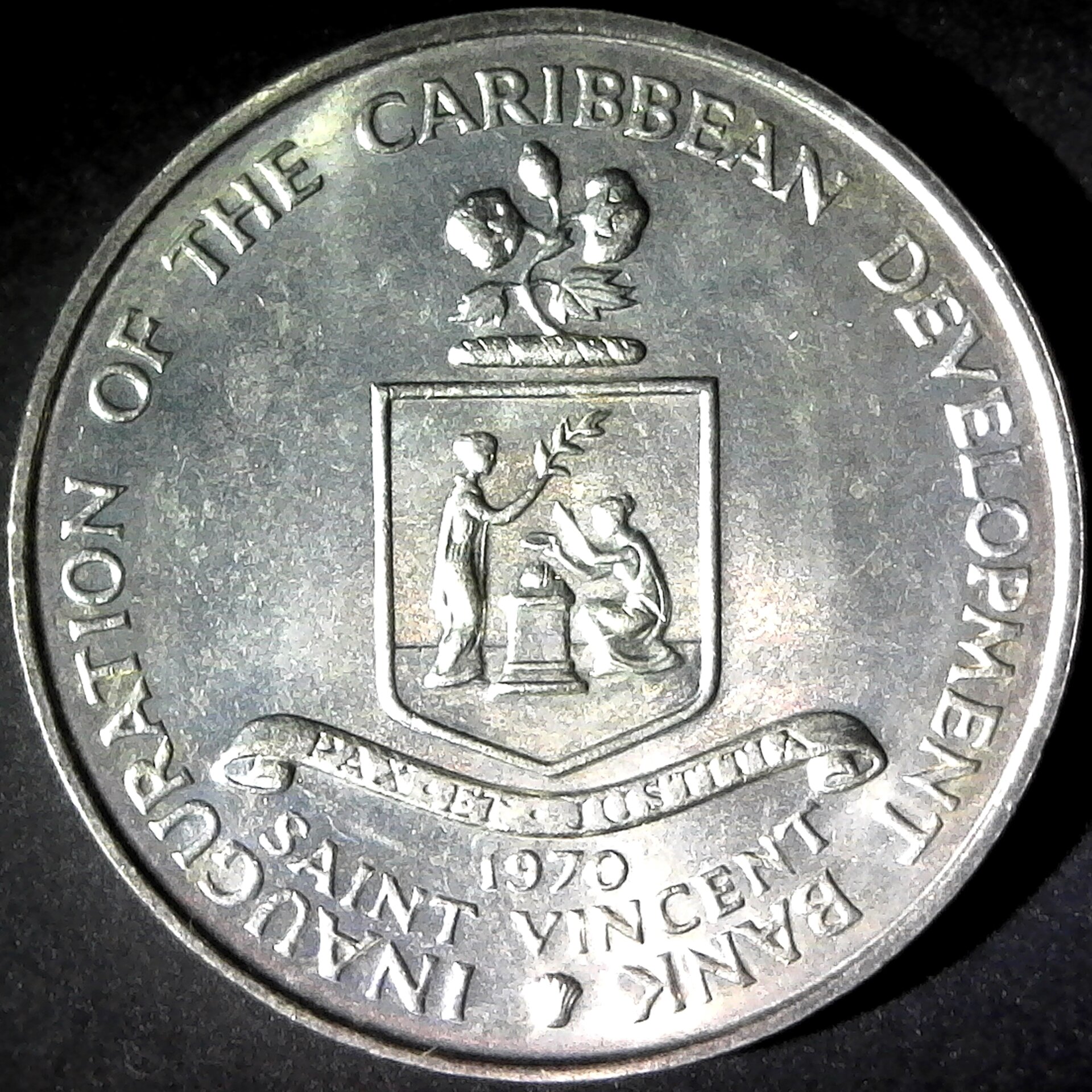 Saint vincent 4 Dollars 1970 obv.jpg