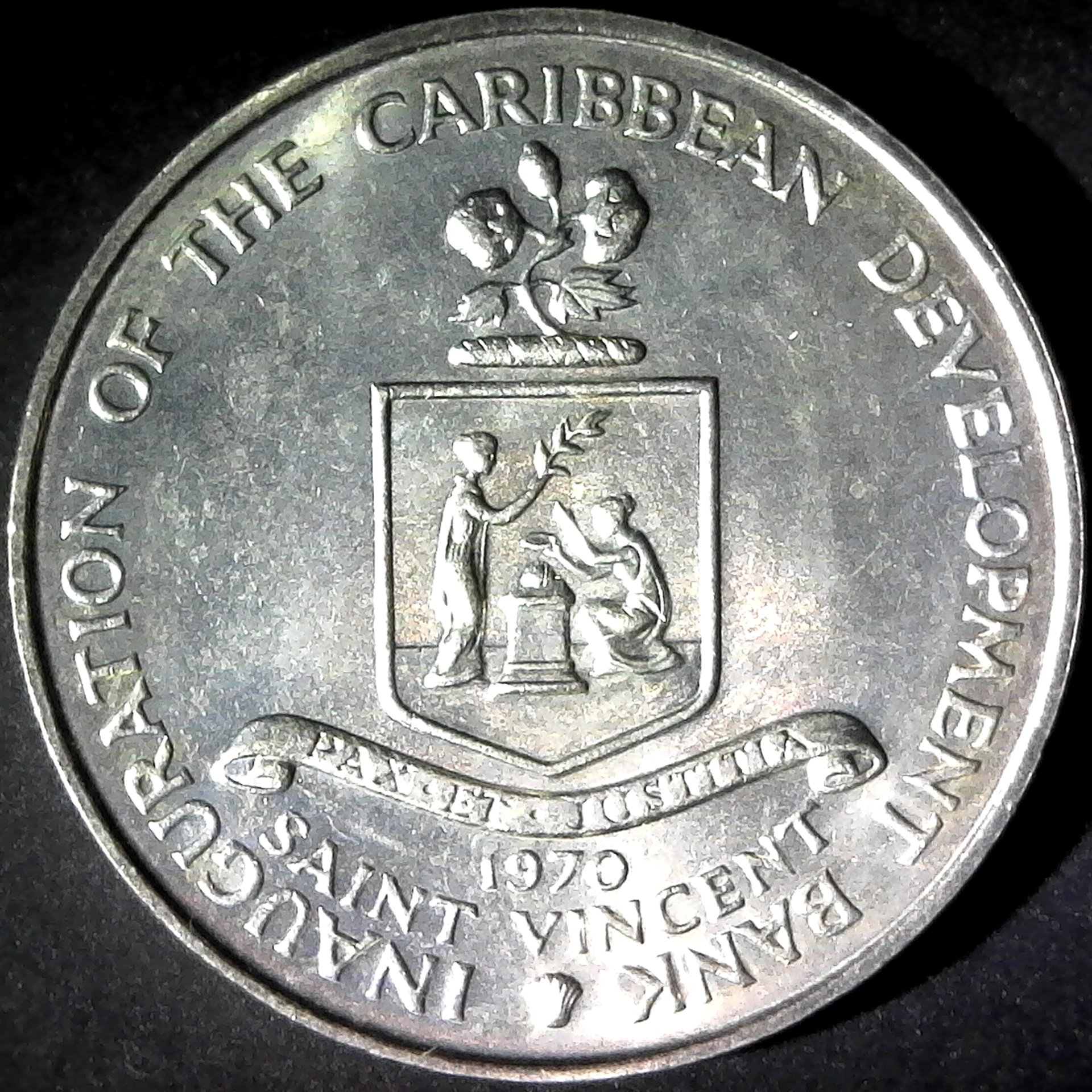 Saint vincent 4 Dollars 1970 obv.jpg