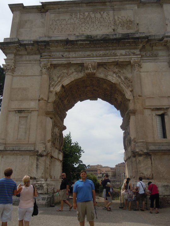 Sallent in front of Arch of Titus.jpg