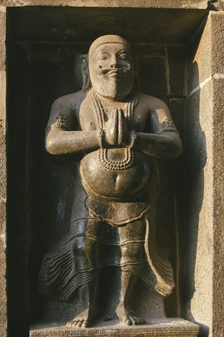 Sculpture_in_a_wall_at_Nataraja_Temple_in_Chidambaram,_Tamil_Nadu.jpg