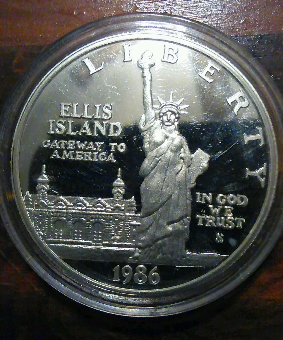 Statue of Liberty Fake $ O 2.jpg