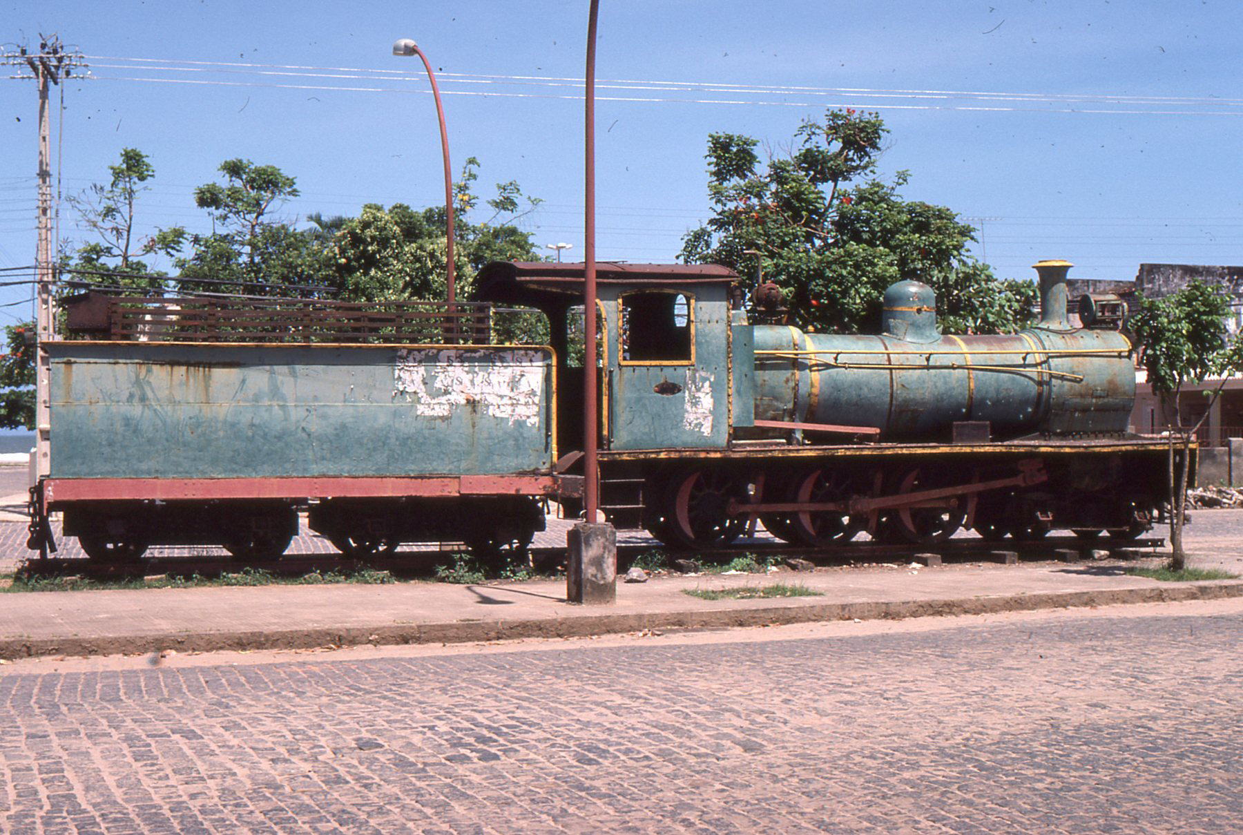 Steam locomotive in Brazil.jpg