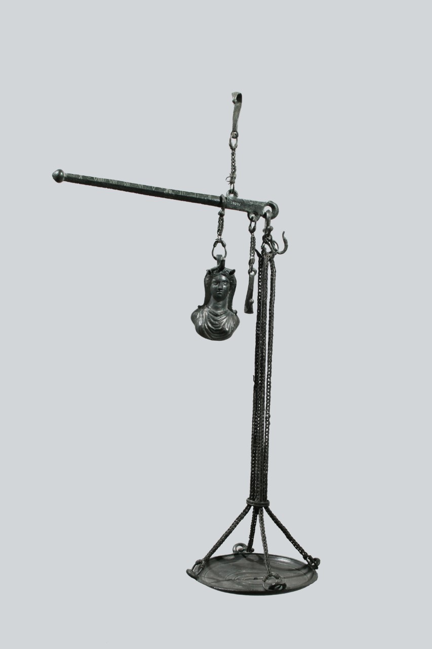 Steelyards and scales found at Pompeii 2.jpg