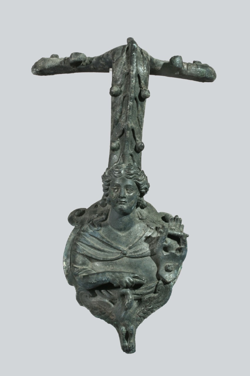 Steelyards and scales found at Pompeii 4.jpg