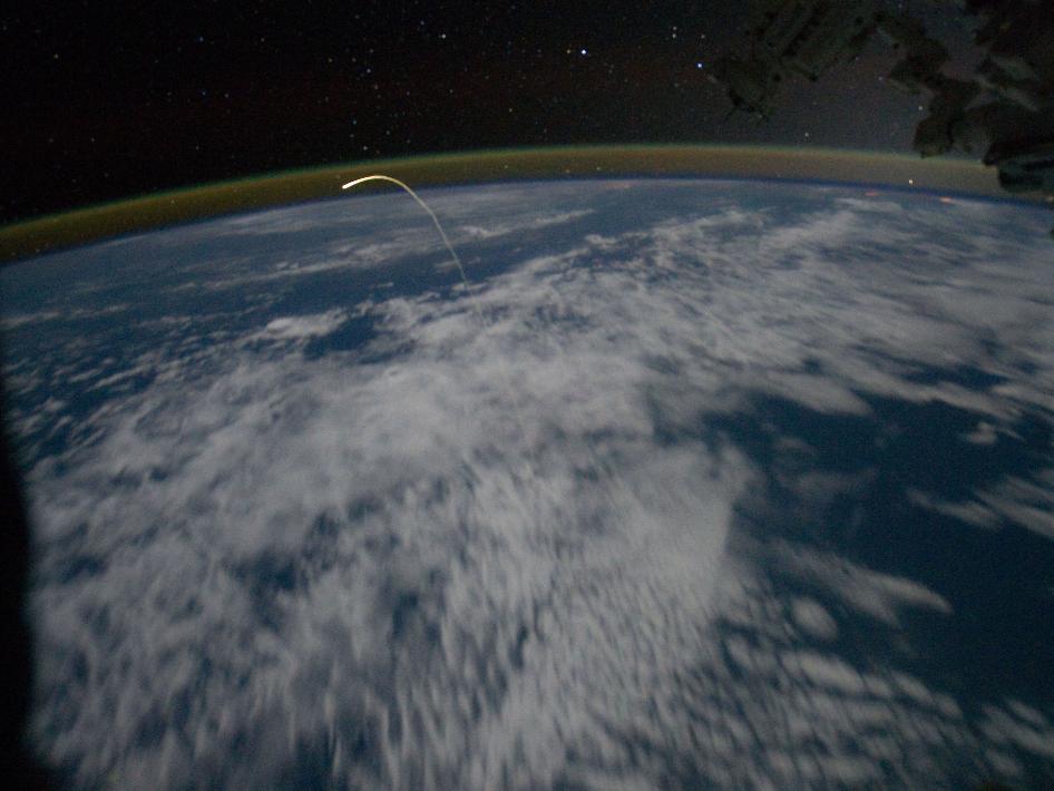 STS-135AtlantisDescent2.jpg