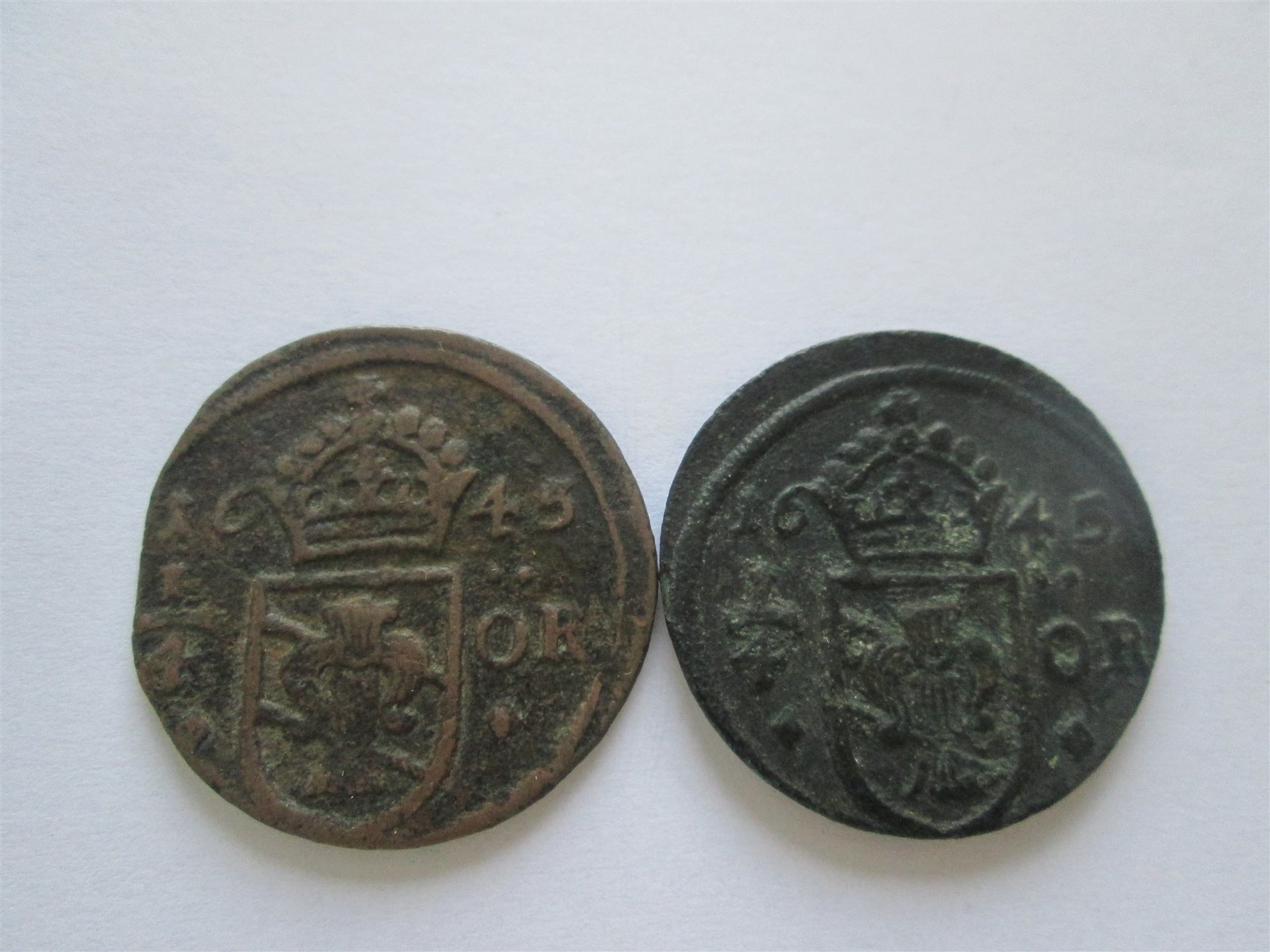Sverige 1 4 öre 1645 Kristina 2 olika varianter a.jpg