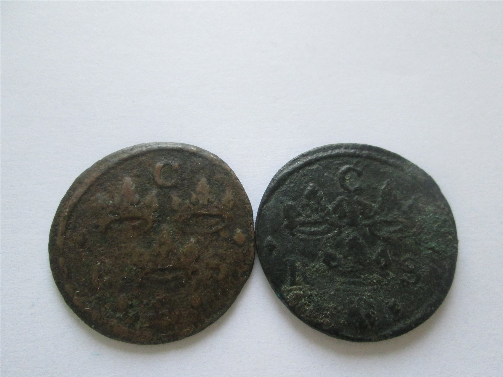 Sverige 1 4 öre 1645 Kristina 2 olika varianter b.jpg