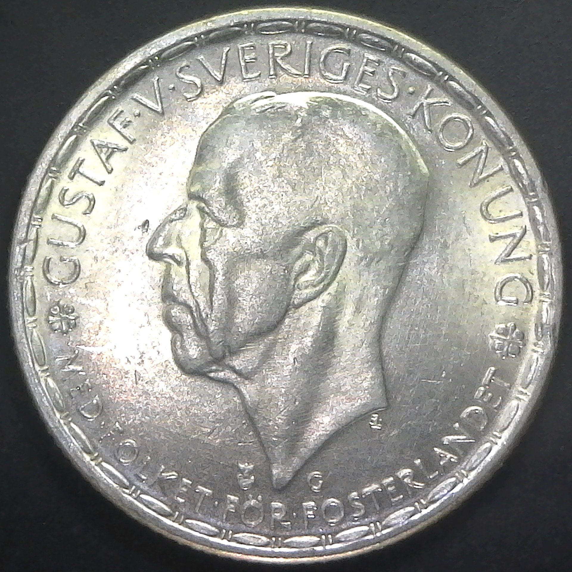 Sweden 1 Krone 1945 obverse A.jpg