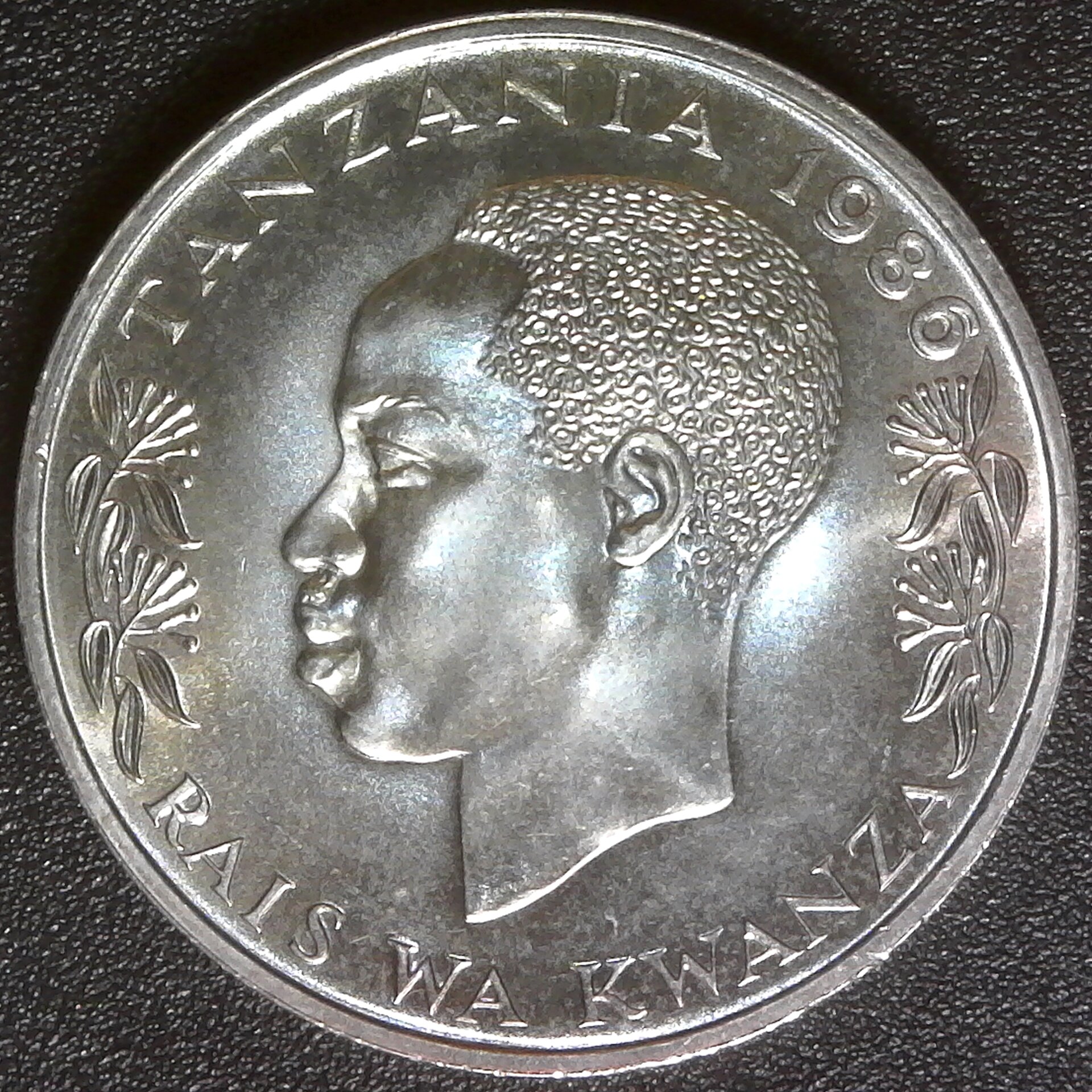 Tanzania 100 Shillings 1986 OBV B.jpg