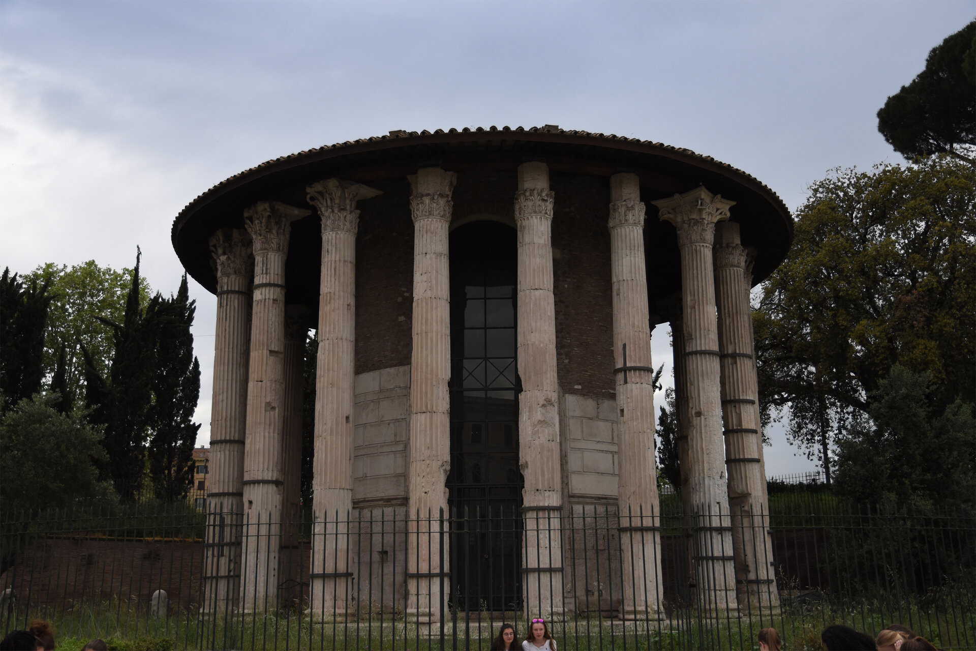 Temple_of_Herc_Vic.jpg