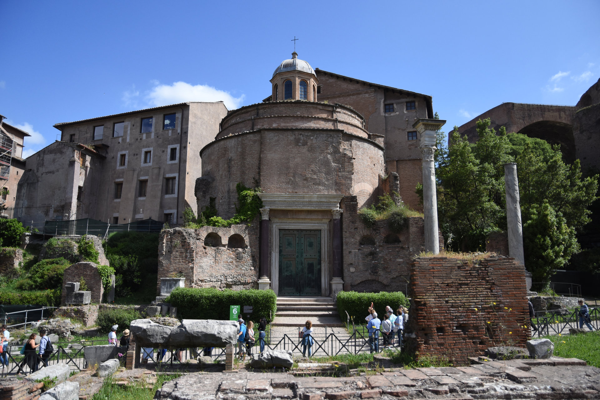 Temple_of_Romulus.JPG