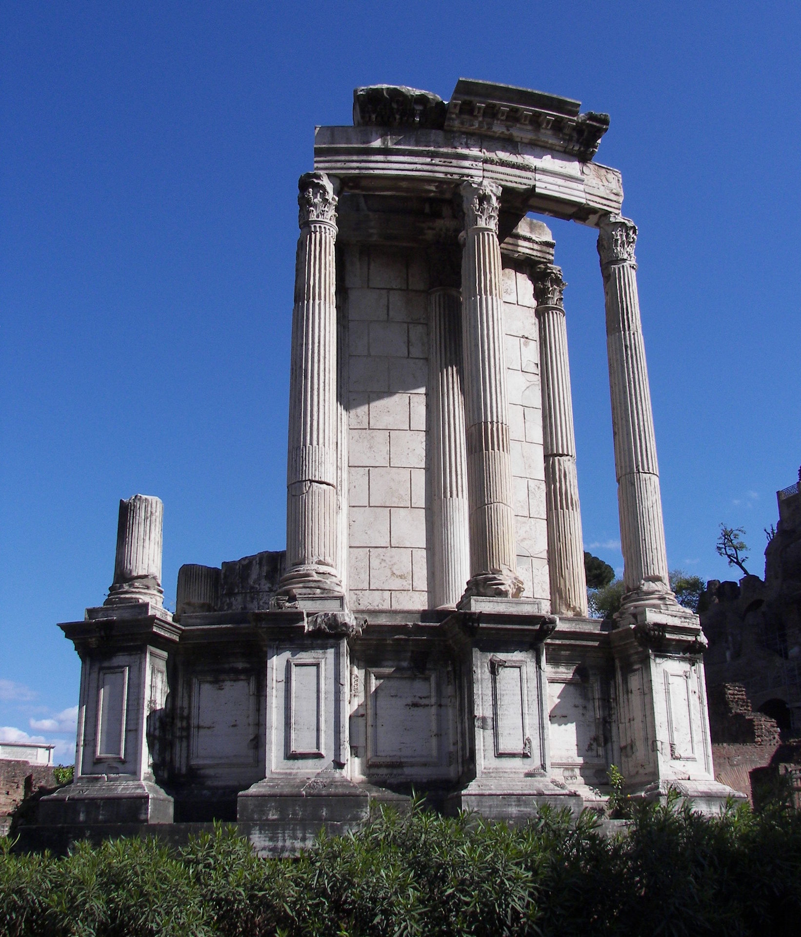 Temple_of_Vesta_(Rome).jpg