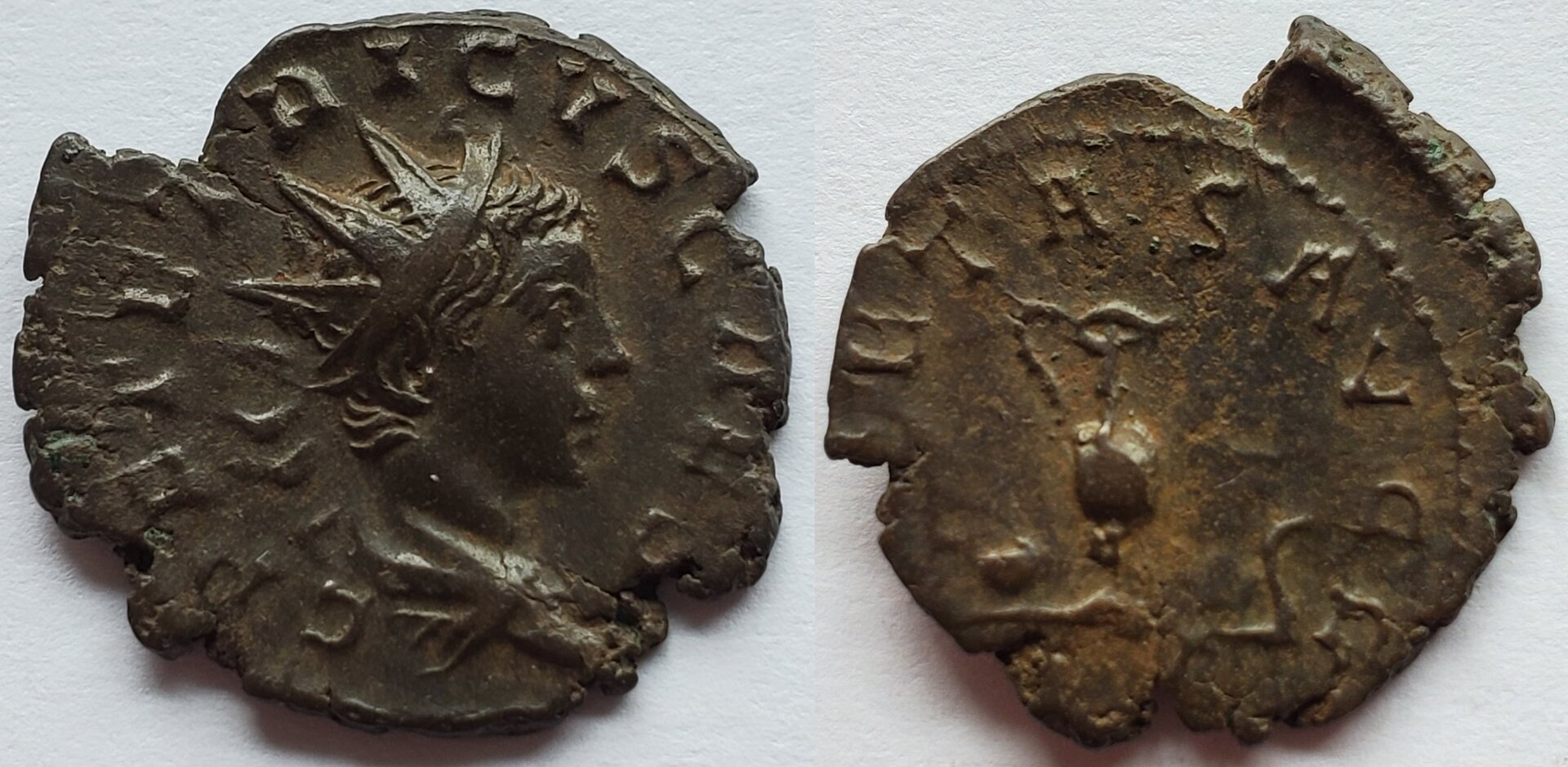 Tetricus II Pietas Avgg priestly implements.jpg