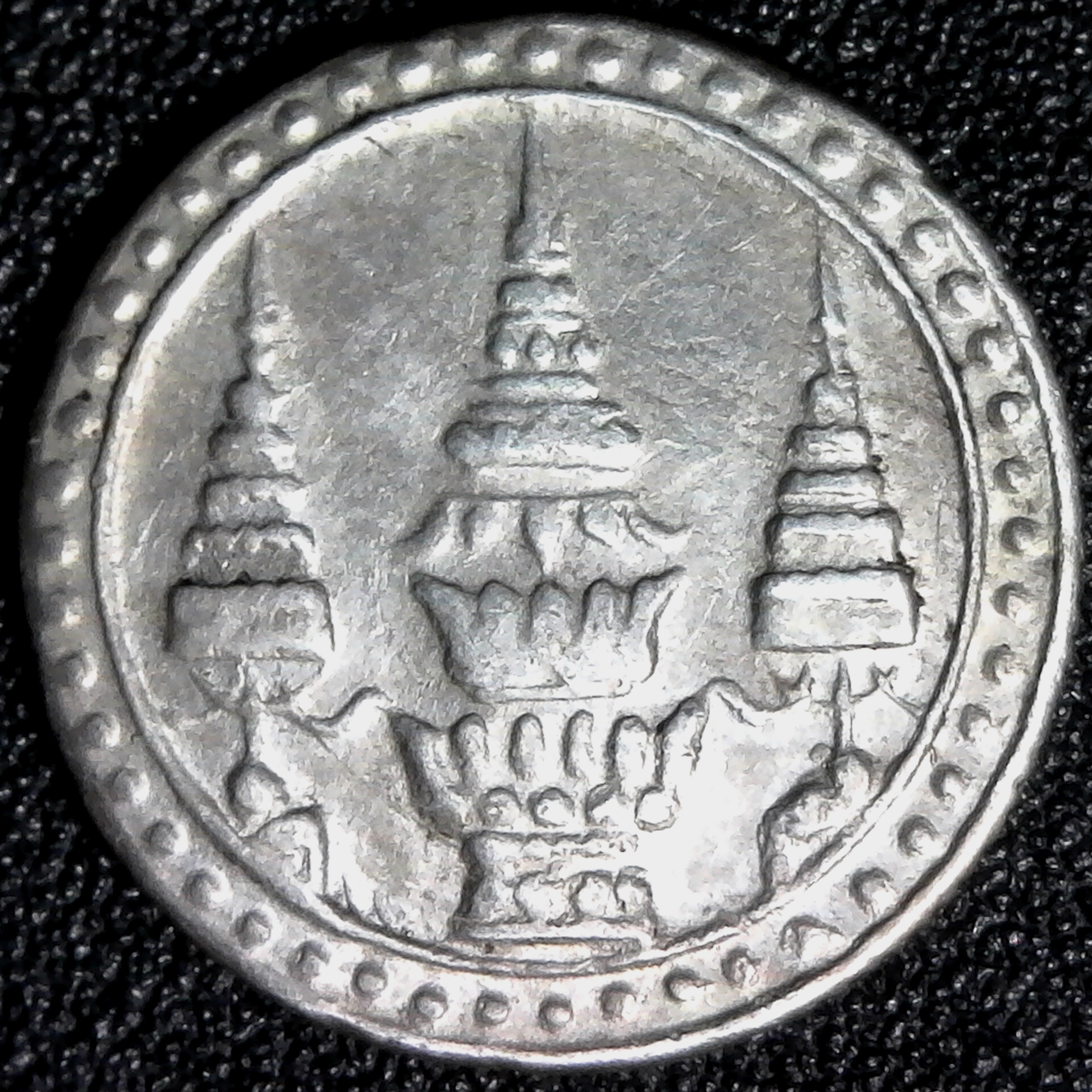 Thailand  Fuang - One Eighth Baht nd-1860 Rama IV Y#8 obv.jpg