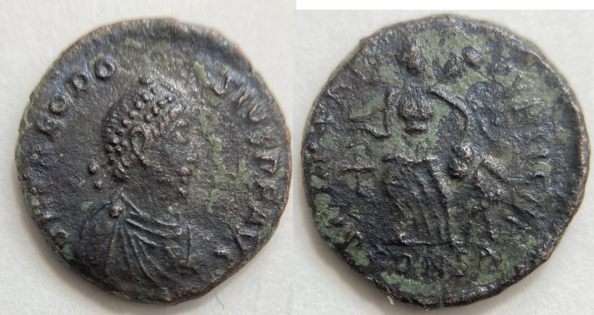 Theodosius I AE4 RIC IX Constantinople 83b.JPG