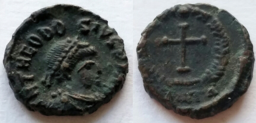 Theodosius ii cross wreath ANT D.jpg