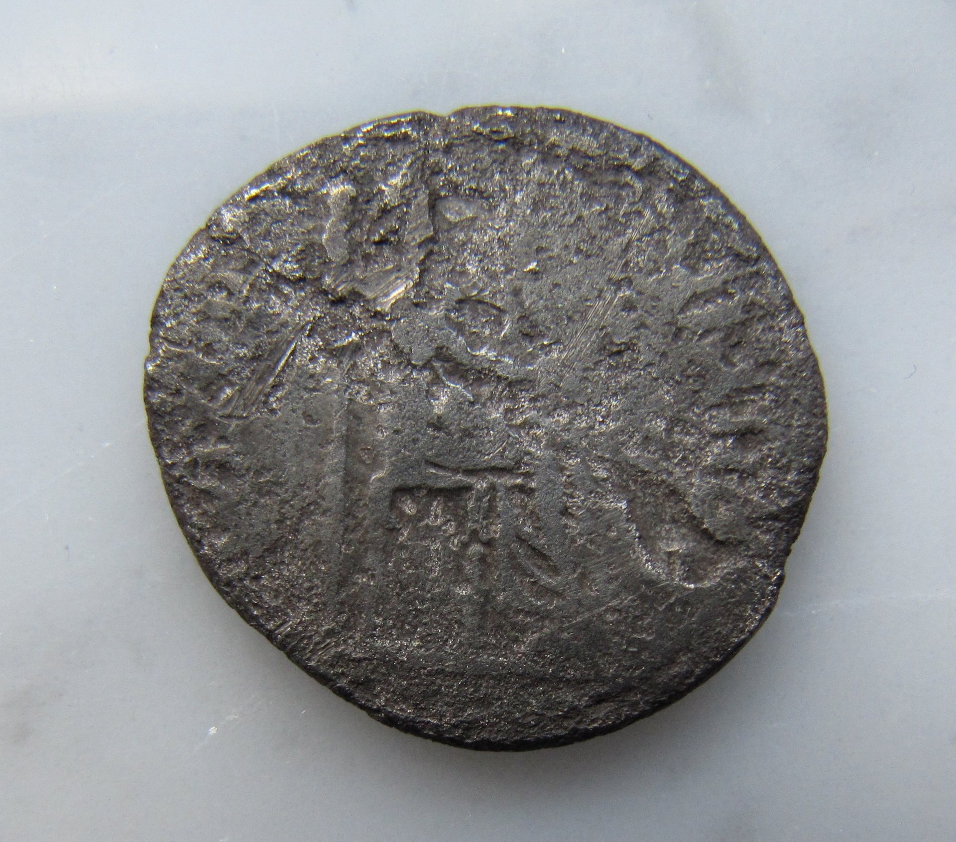Tiberius denarius Livia-REV - 1.jpg