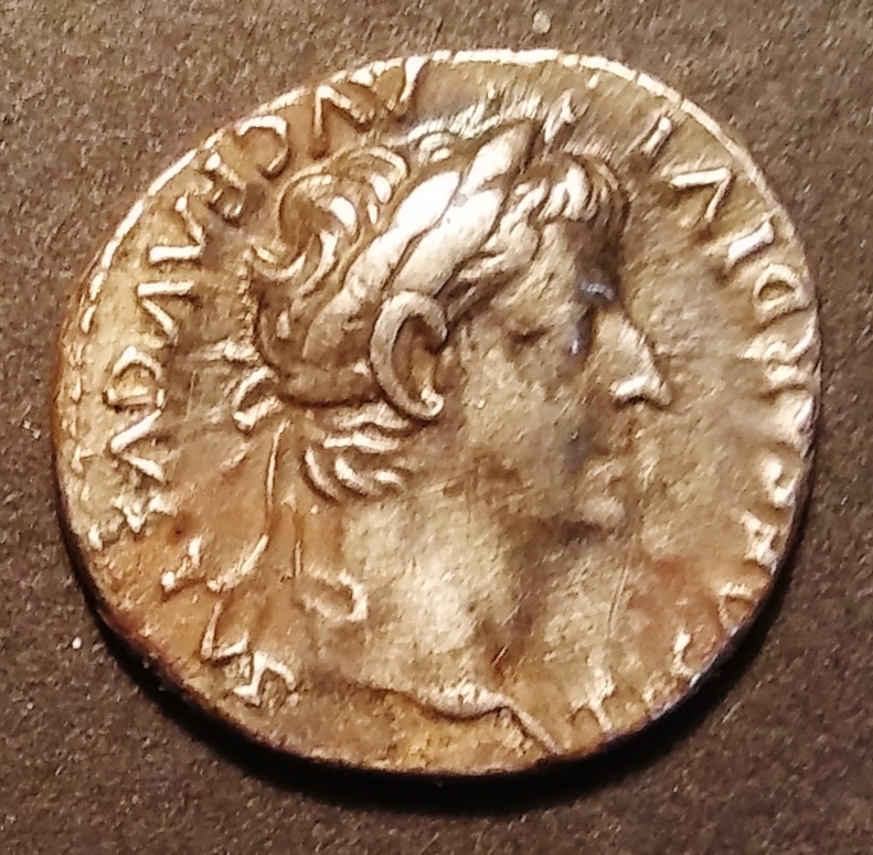 Tiberius denarius Obv 1.jpg