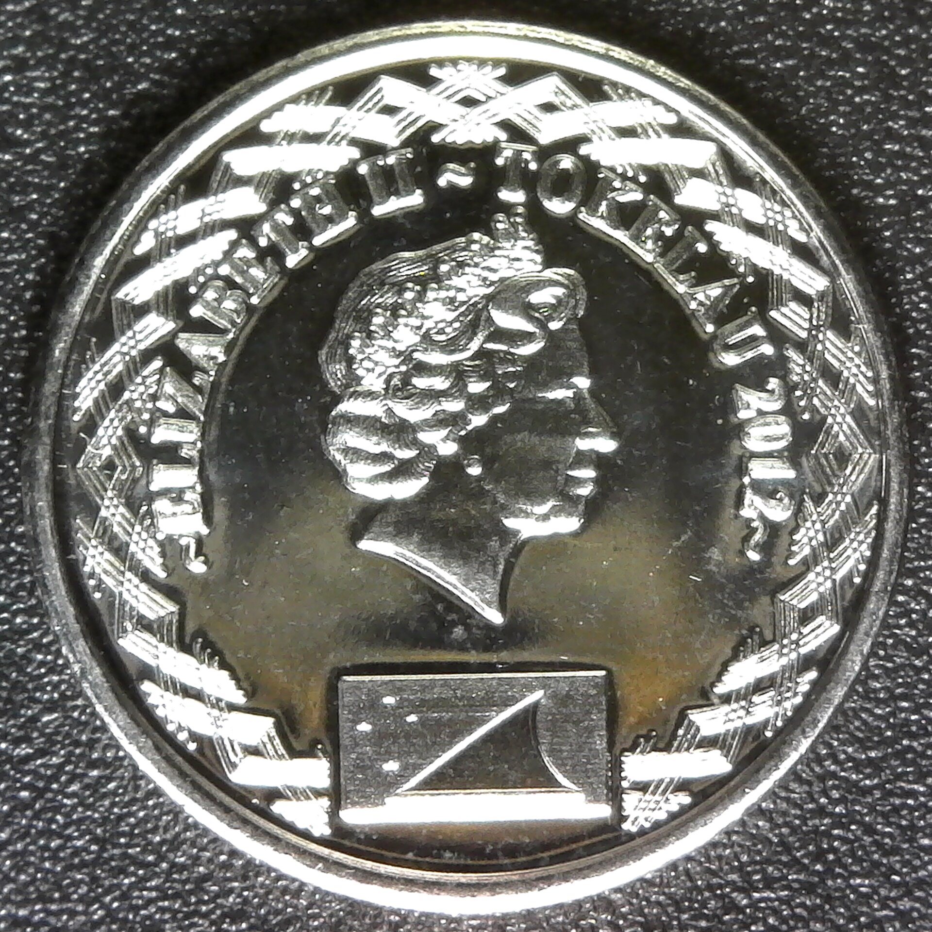 TOKELAU NEW ZEALAND TERRITORY 5 CENTS 2012 obv B.jpg