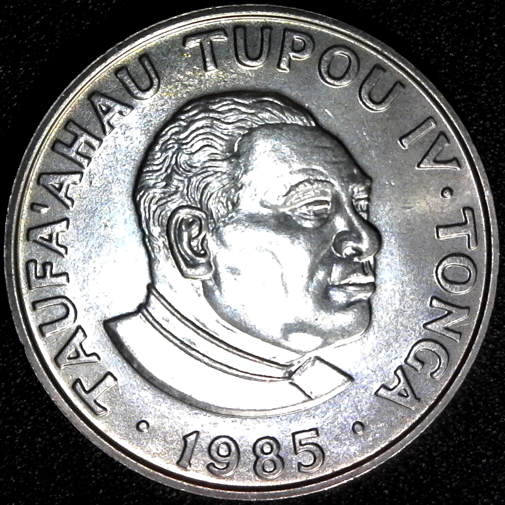 Tonga 50 Sentini 1985 obv.jpg