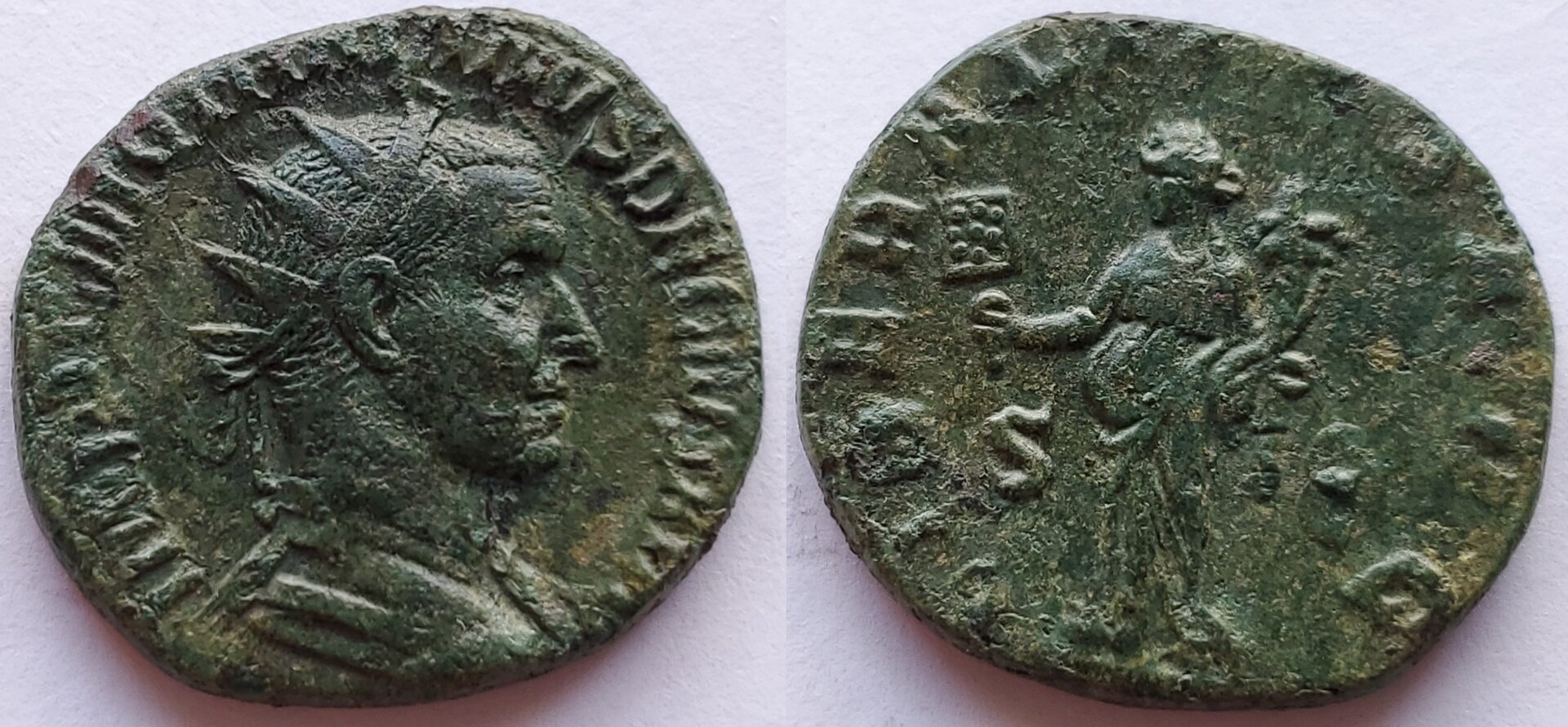 Trajan Decius AE dupondius liberalitas.jpg