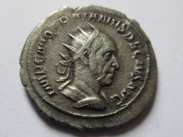 Trajan decius ant wide flan obverse.JPG