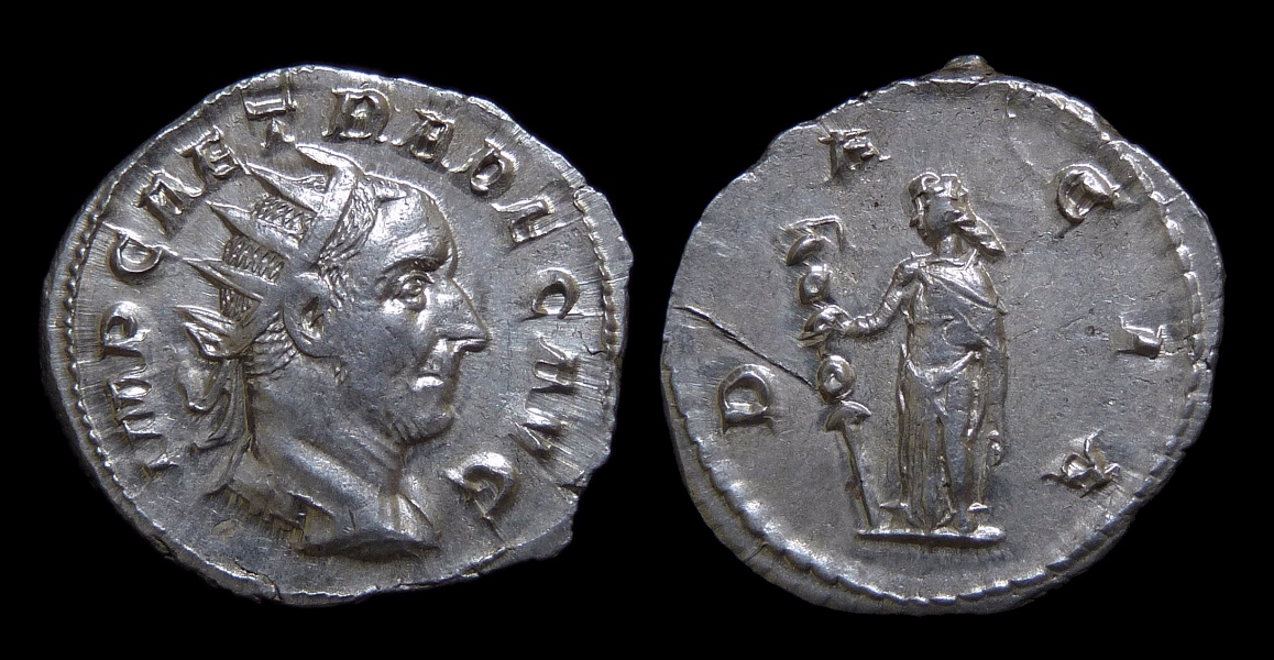 Trajan Decius - Dacia Rare Standard.jpg