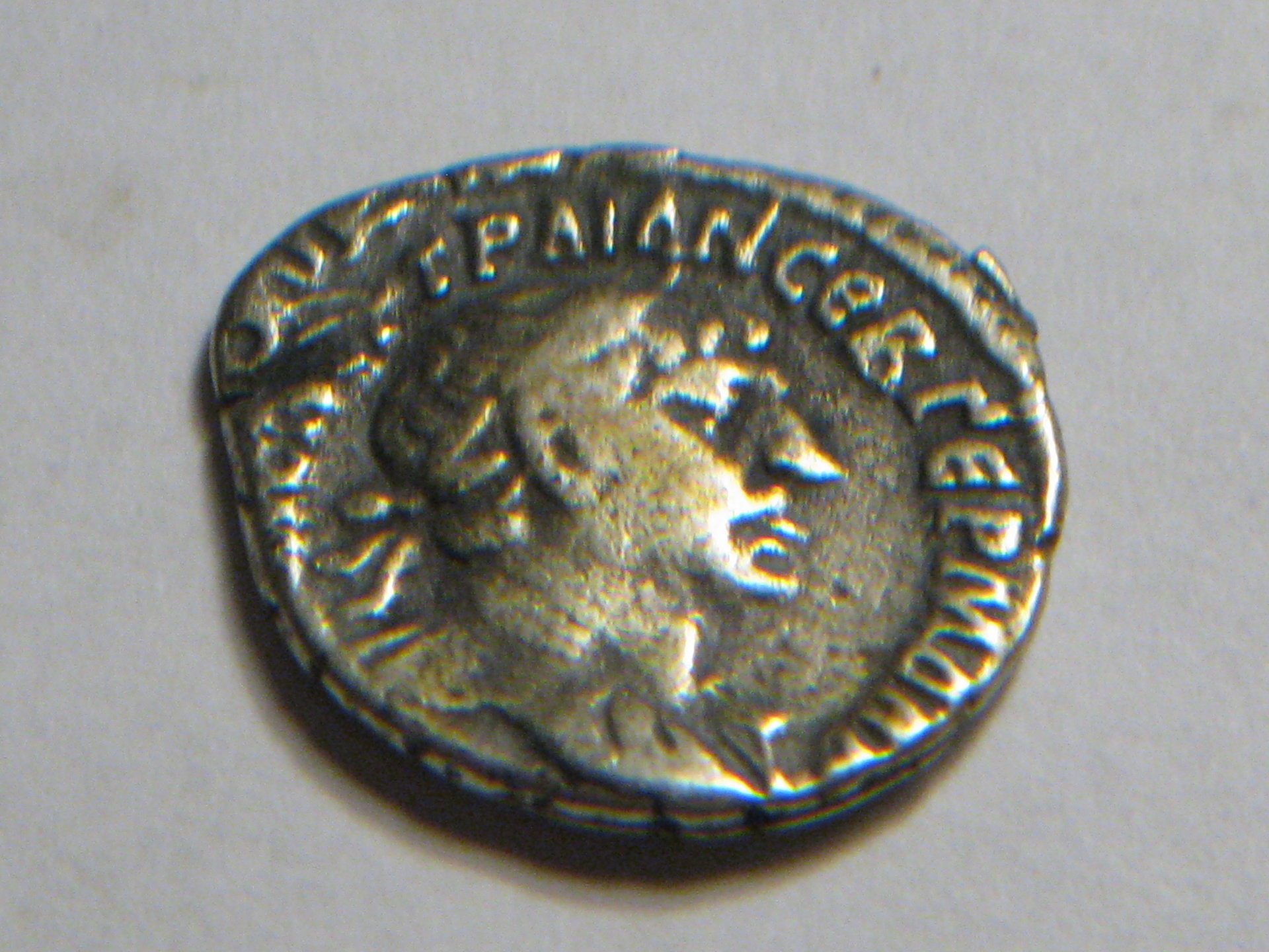 trajan denari  arabian and victory reverses 002.JPG