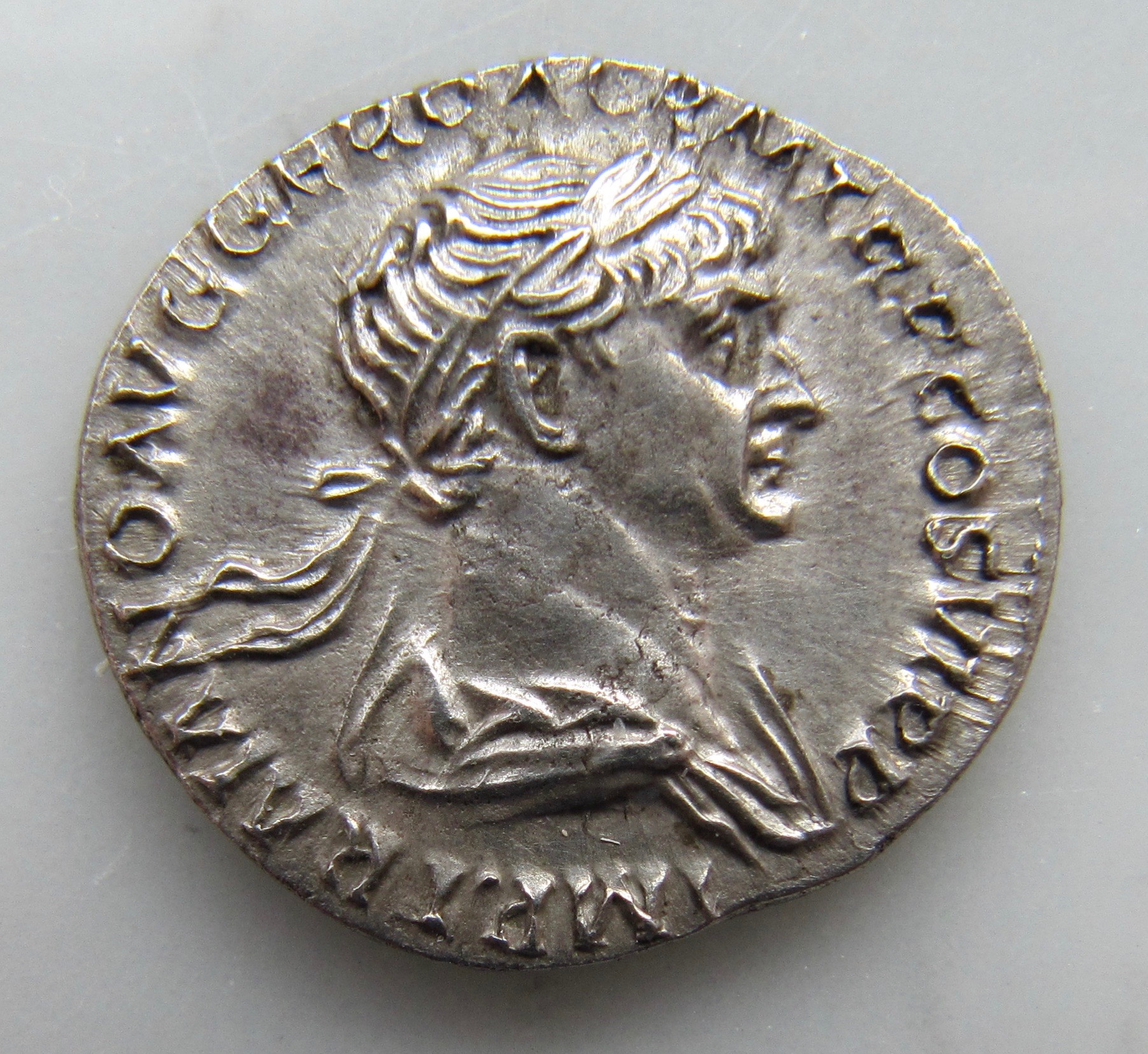Trajan denarius Standards-Obv1 - 1.jpg