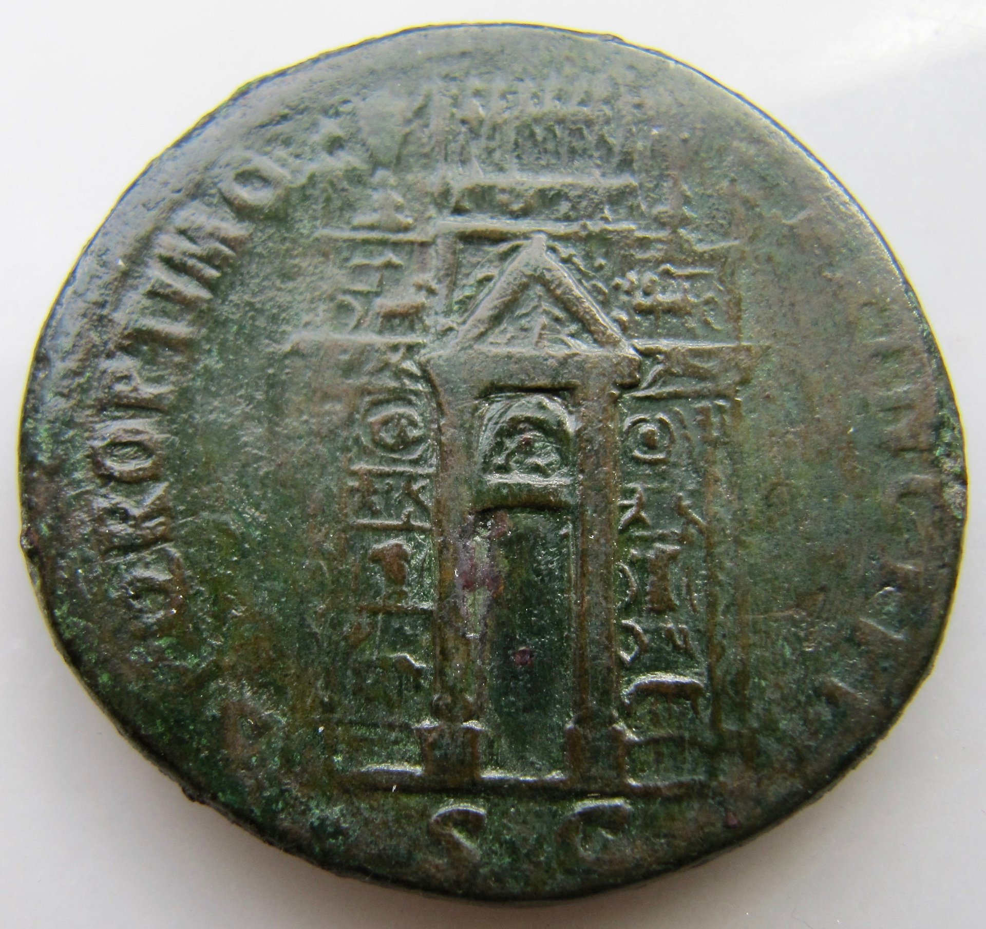 Trajan sestertius TEMPLE IOM REV1 N - 1.jpg