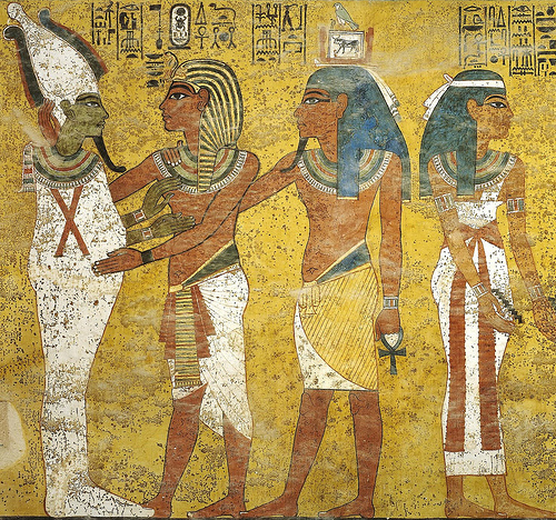Tutankhamun_embraces_Osiris.jpg