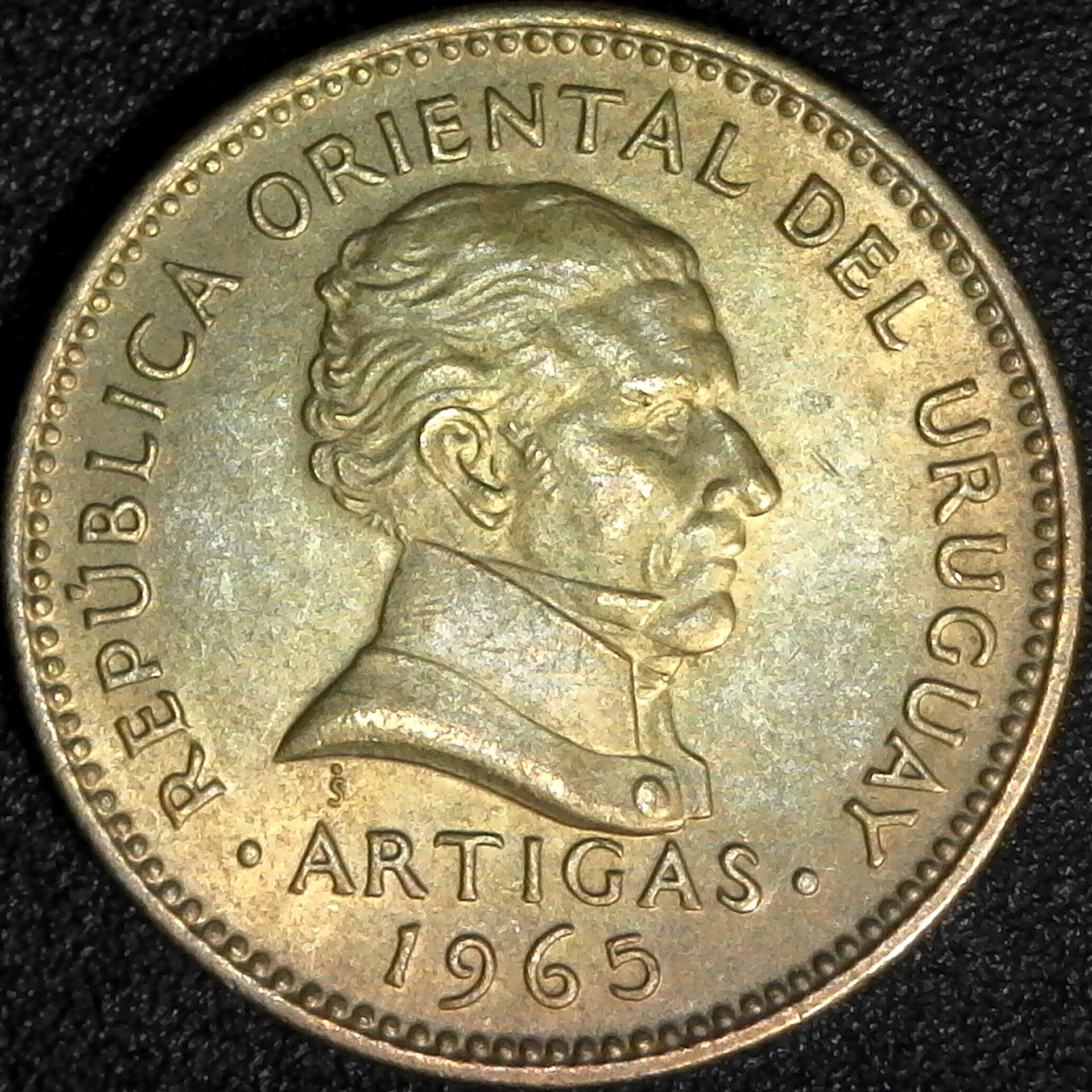 Uruguay 10 Pesos 1965 obv.jpg
