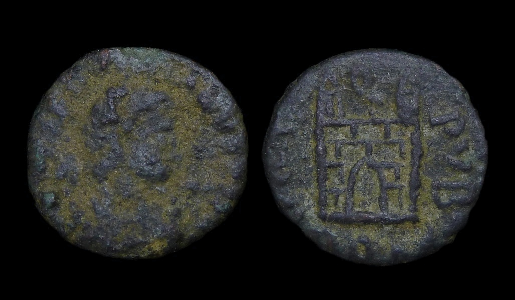 Valentinian III - AE4 Campgate VOT PVB 3055.jpg