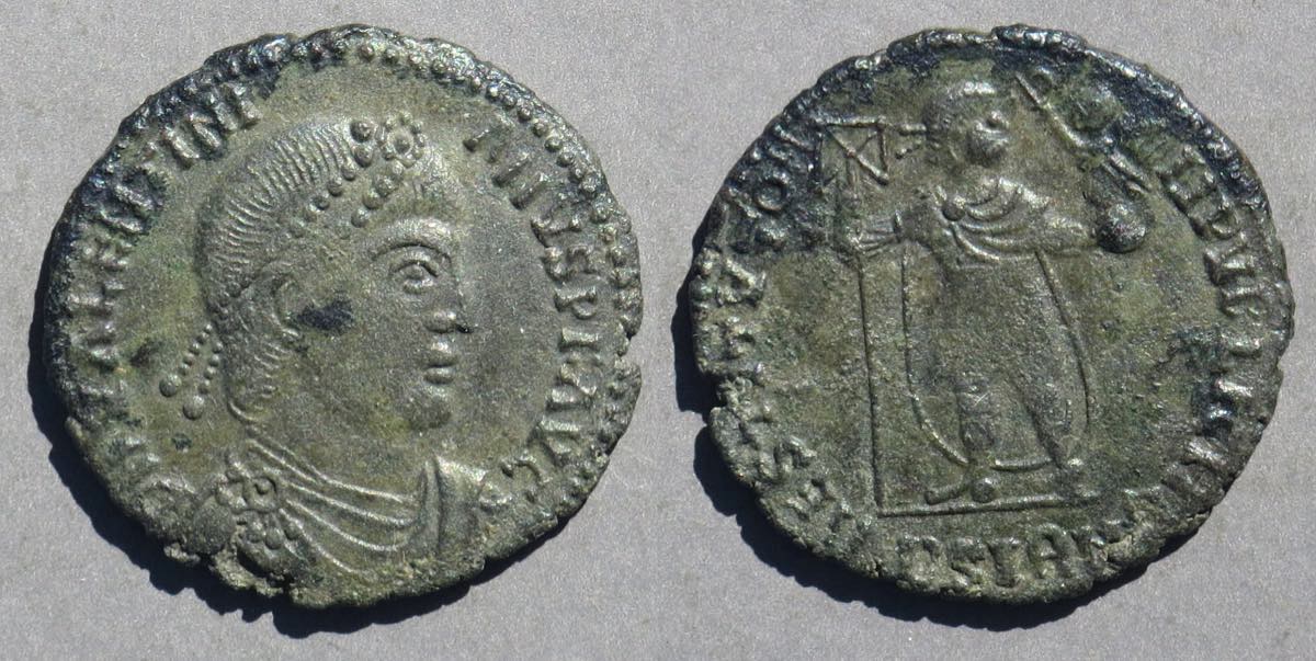 Valentinian1RESTITVTORREIPVBLICAEimit1702.jpg