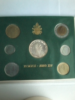 Vatican 1992 Proof Set Heads SSPX01571.jpg